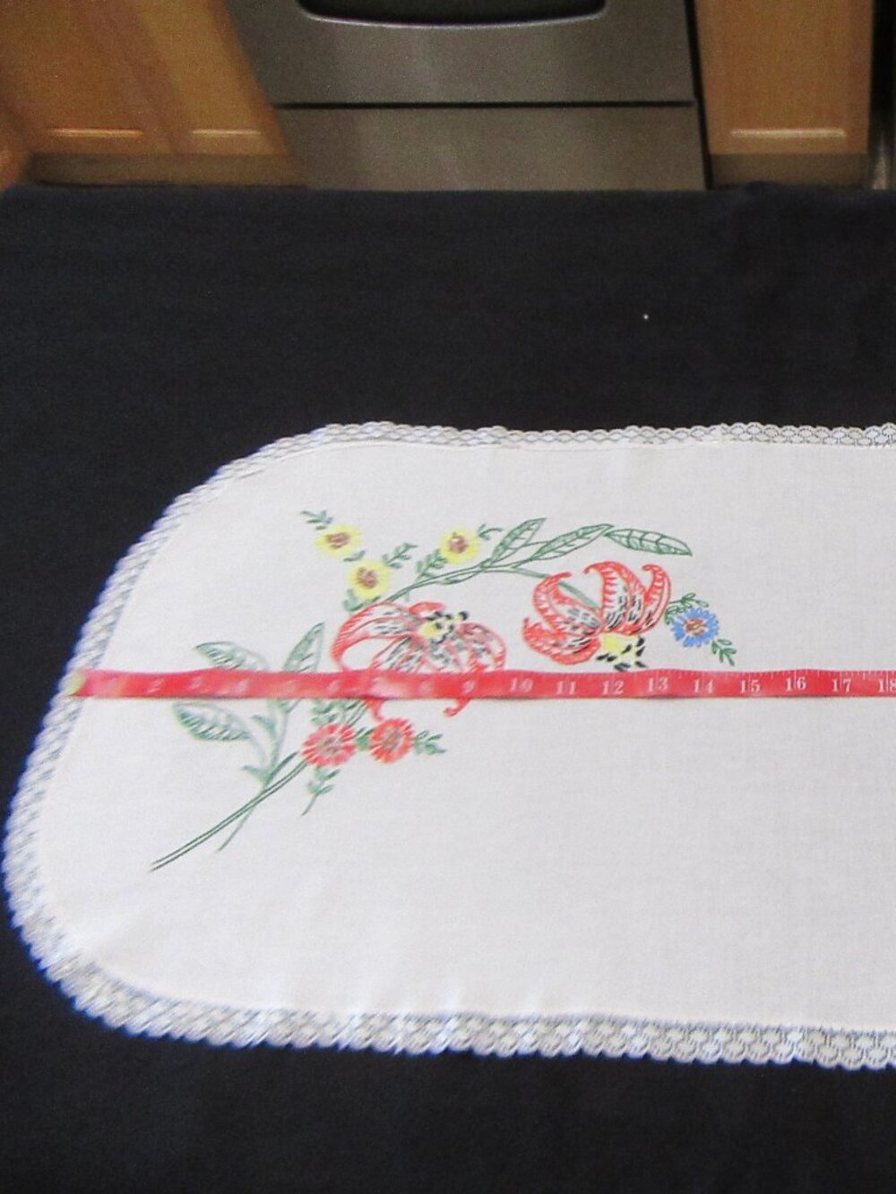 #7 Table Runner Embroidered - Picture 6 of 9